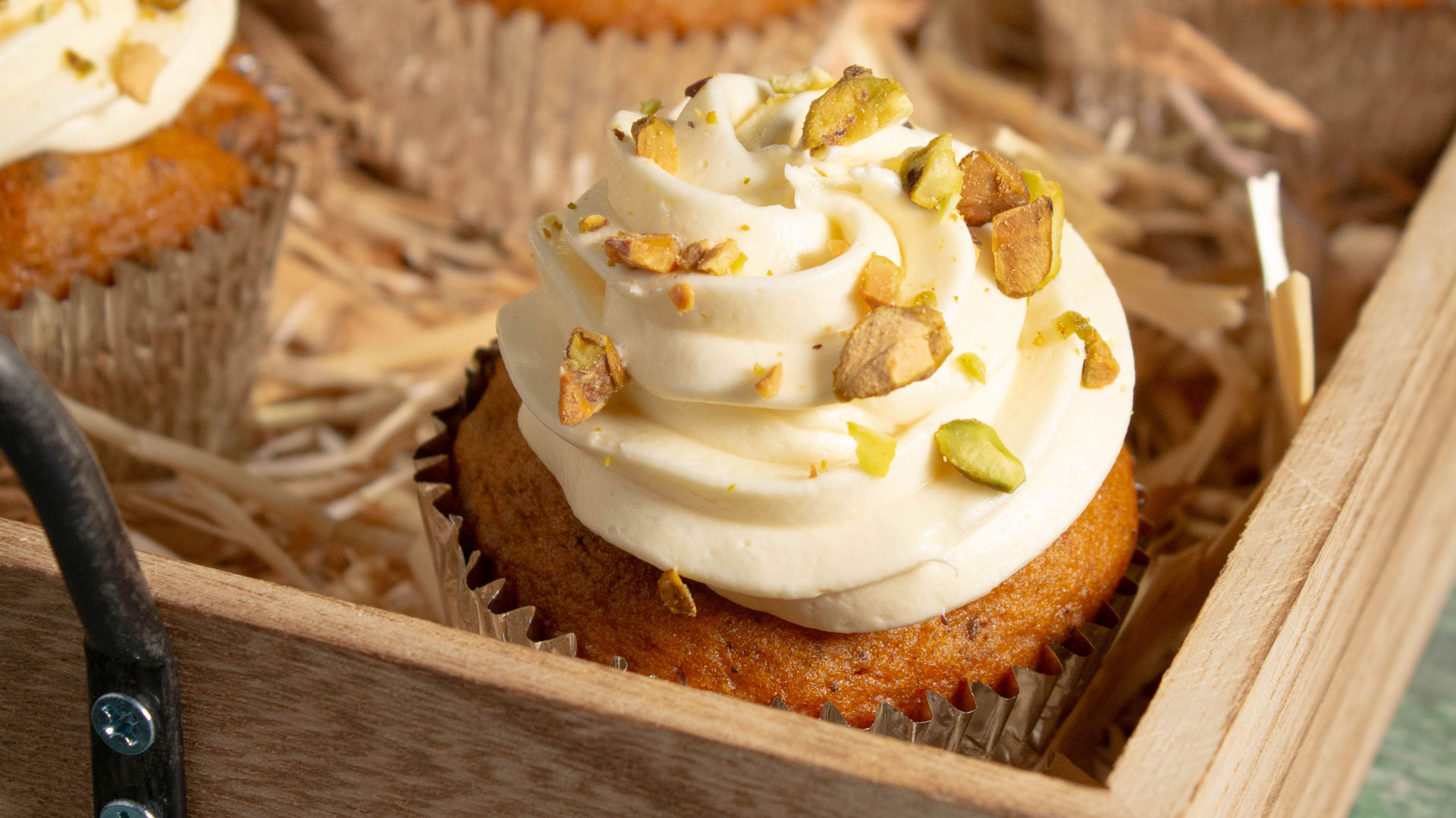 Pumpkin Spice & Pistachio Cupcakes